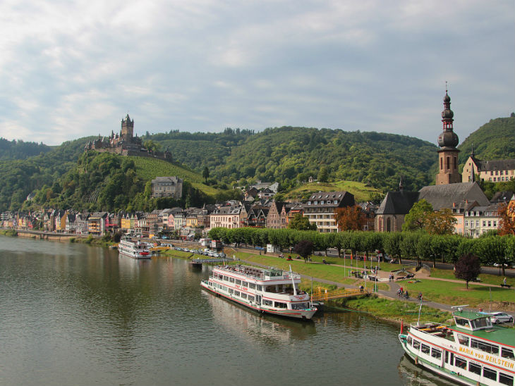 Moseltal mit einigen F&auml;hren 