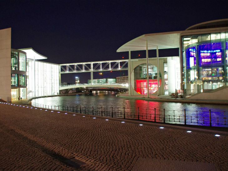 Das Regierungsviertel bei Nacht 