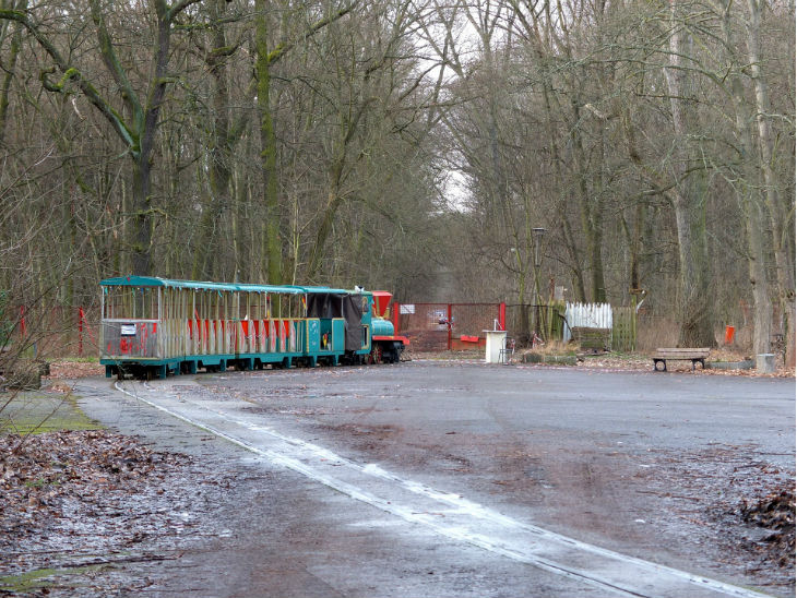 Eine verlassende Parkbahn