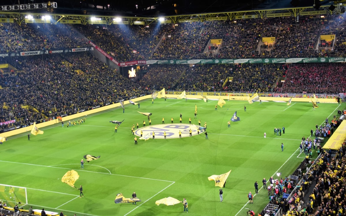 Das Stadion des BVB kurz vor Spielbeginn eines Spiels von Borussia Dortmund