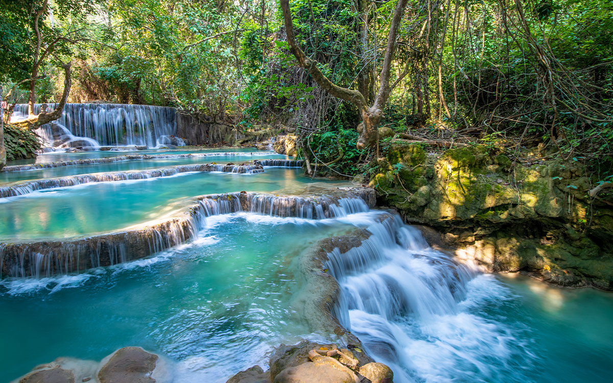 T&uuml;rkisblaue Pools in den Kuang Si Wasserf&auml;llen bei Luang Prabang, Laos